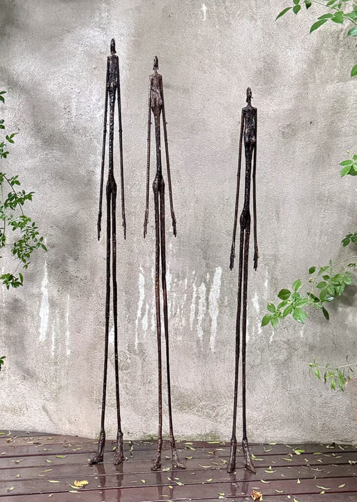 Statues de Ndary Lo, fers à béton soudés